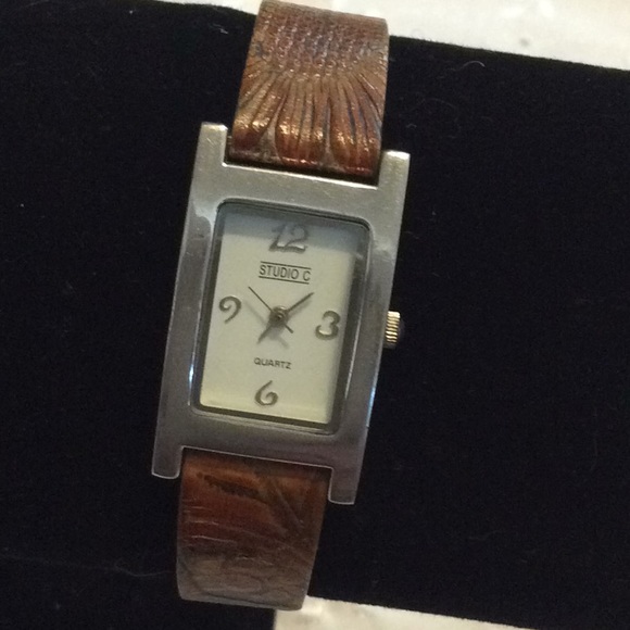 💕 Studio C genuine leather sunflowers watch - Picture 2 of 13